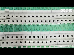 Système de protection contre les surtensions de classe II de la série 3P+1